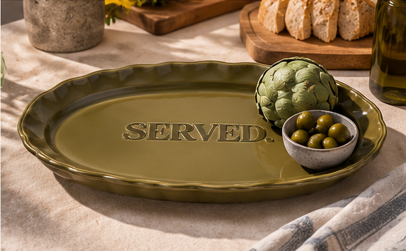 SERVED. Signature Serveerschaal Olijfgroen – sfeerfoto