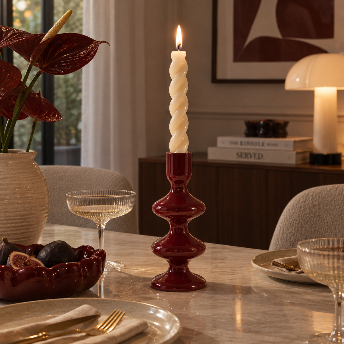 SERVED. Sculpted Light Kandelaar Burgundy – sfeerfoto