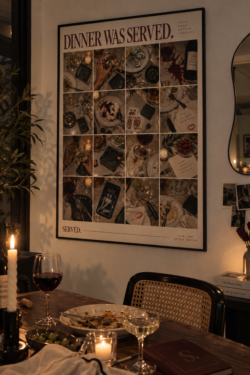 Retro SERVED. dinerposter ingelijst aan de muur in een stijlvolle eethoek